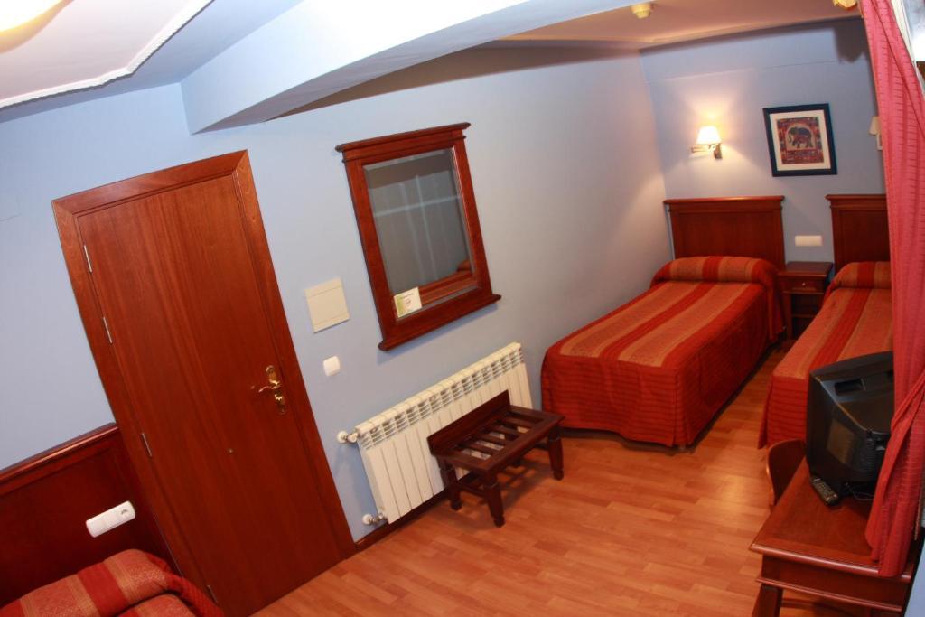 Hostal Torres San Leonardo de Yagüe 객실 사진
