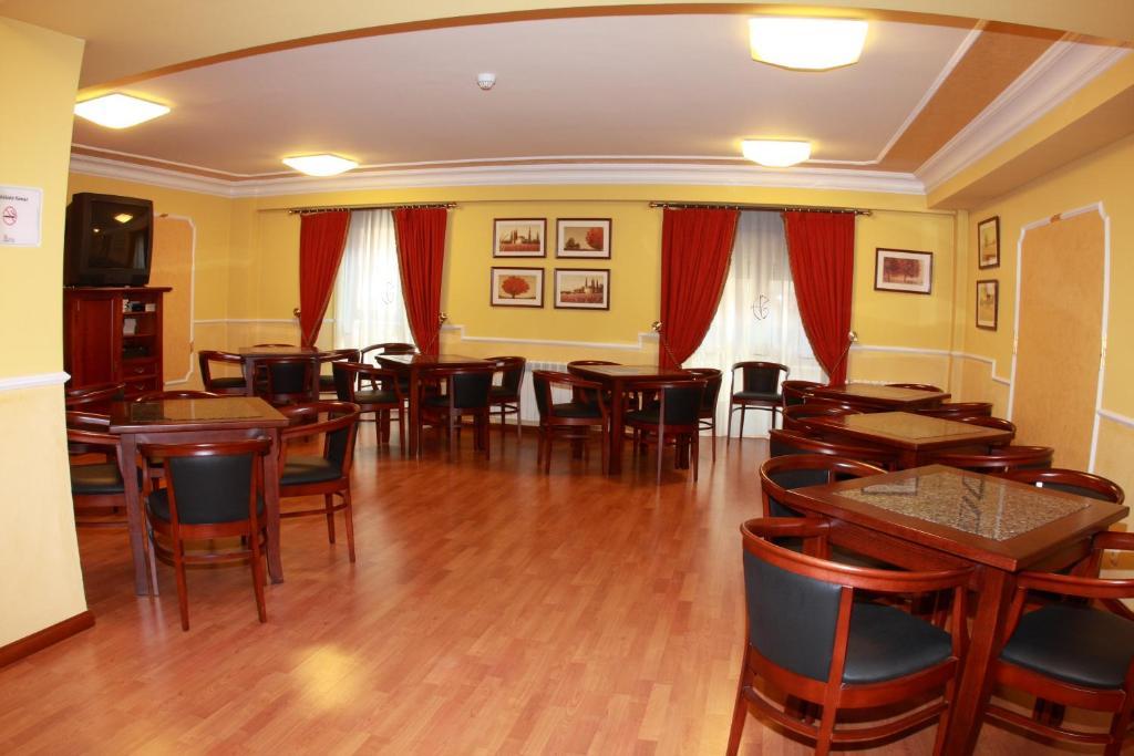Hostal Torres San Leonardo de Yagüe 외부 사진